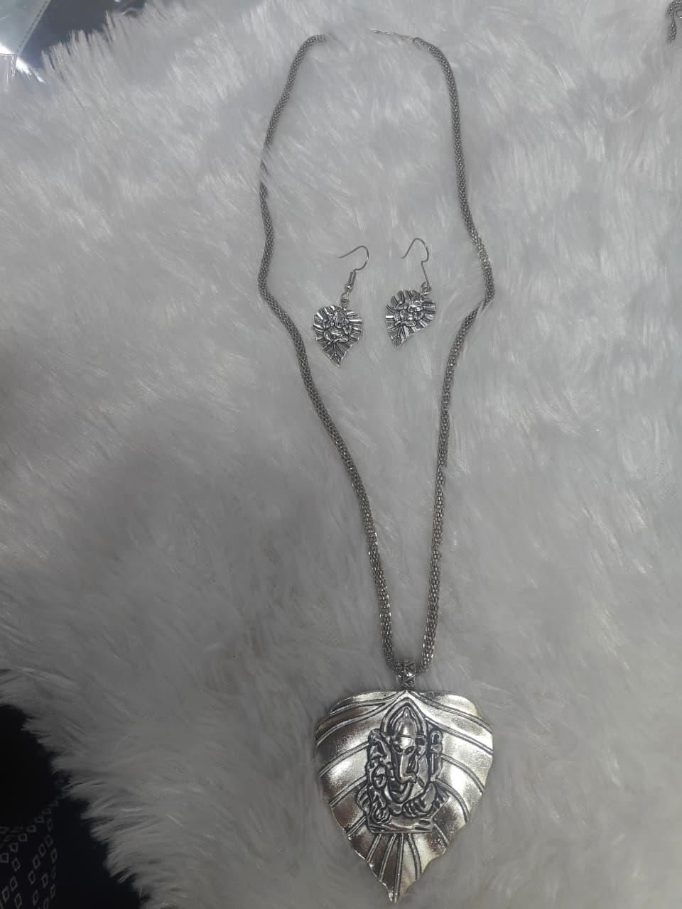 Oxidized Leaf Ganeshji Pendant & Chain with Earrings