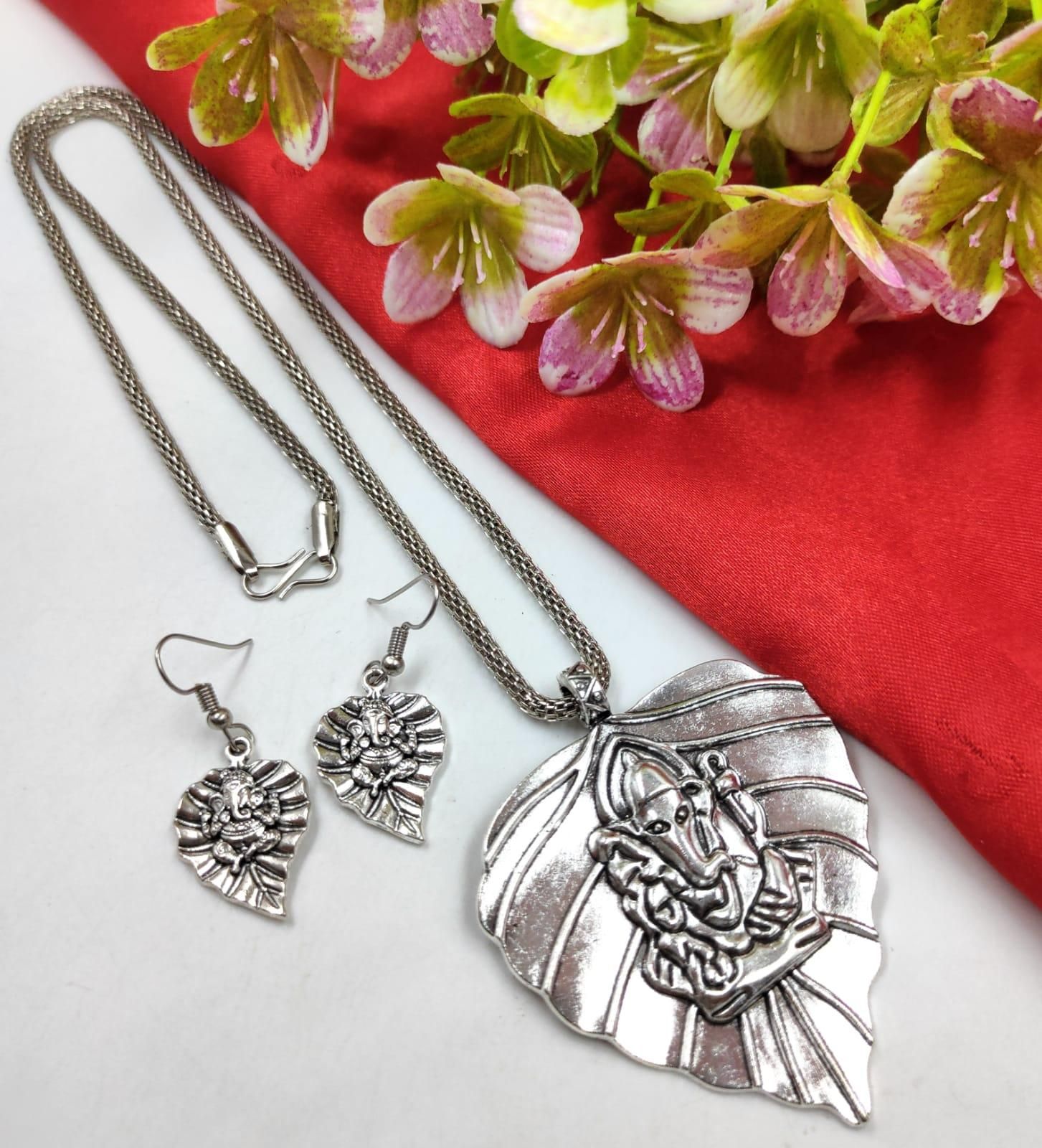 Oxidized Leaf Ganeshji Pendant & Chain with Earrings